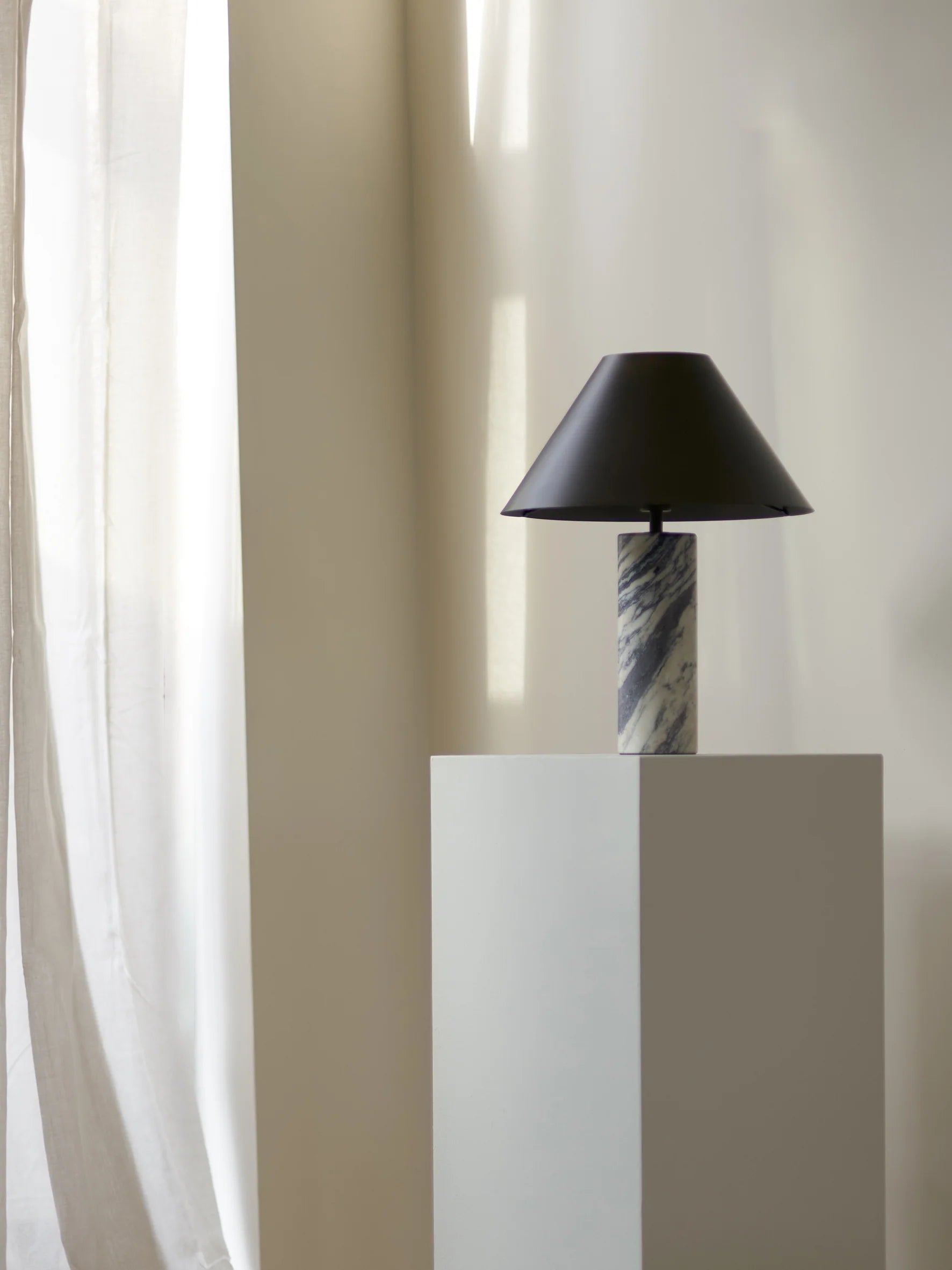 Calacatta Viola Classic Table Lamp | Italian Marble Lighting